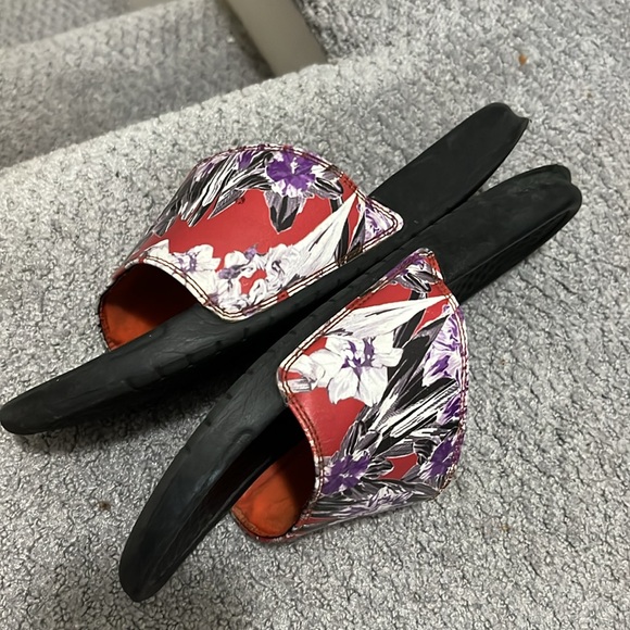 Nike Benassi Floral Pool Slides 10 - Picture 7 of 7